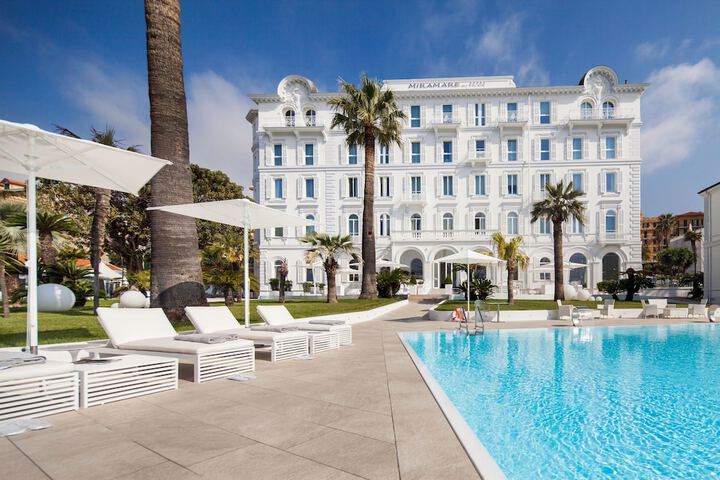 Hotel Pool