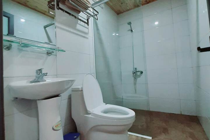 Room 4 of 20
