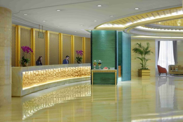 Entrance & Lobby