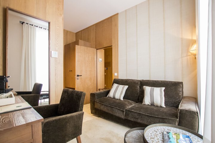 Room 44 of 94