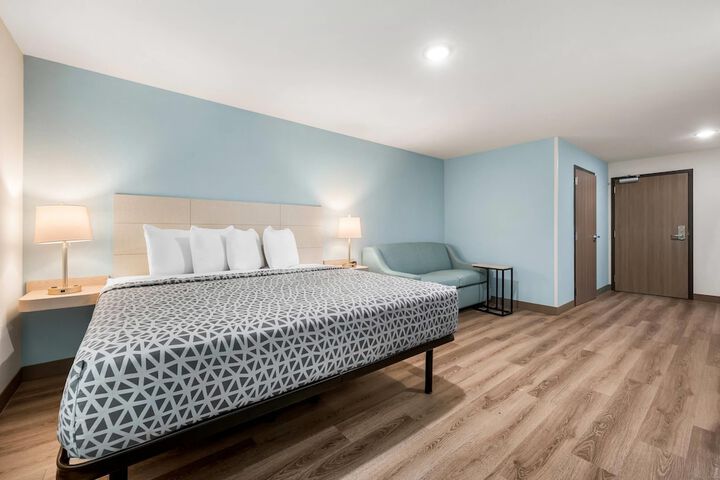 Room 9 of 30
