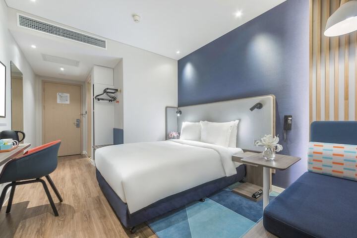 Room 3 of 41