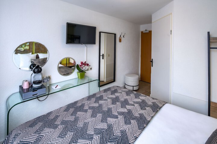 Room 47 of 142