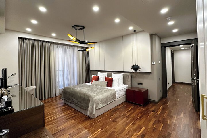 Room 14 of 32
