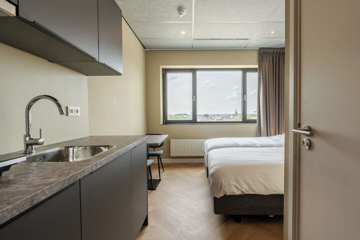 Room 16 of 32