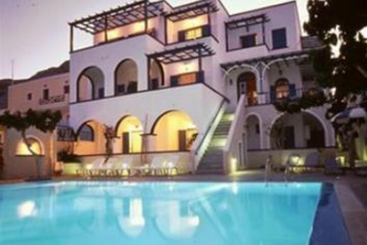 Artemis Hotel