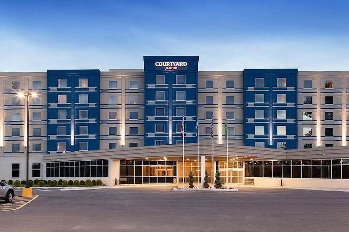Exterior of Courtyard by Marriott Montreal West Island / Baie DUrfe