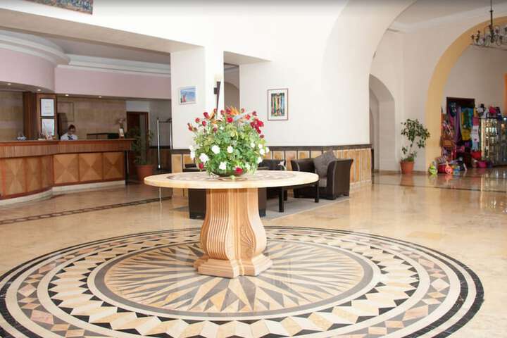 Guest Lobby
