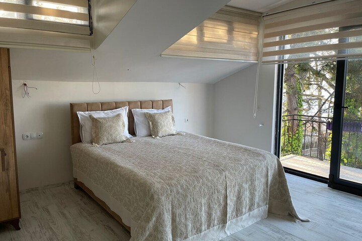 Room 2 of 11