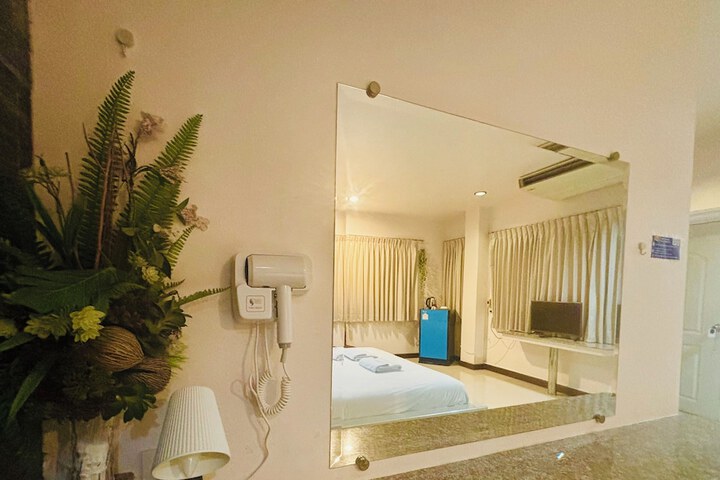 Room 33 of 68
