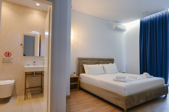 Room 5 of 30