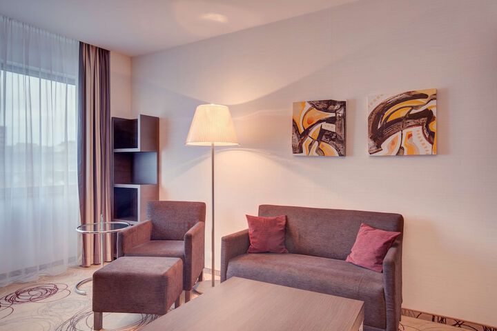 Room 6 of 115