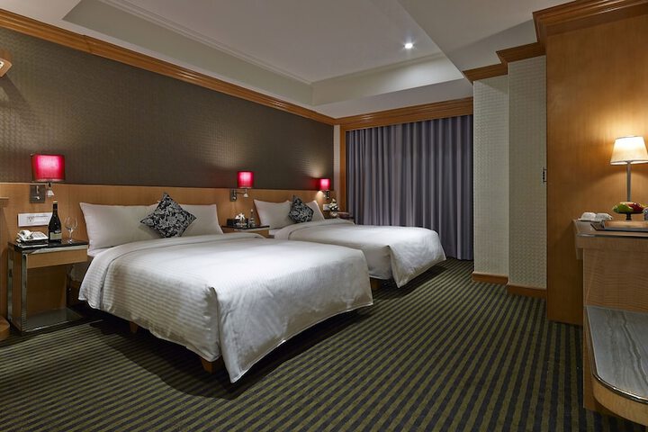 Room 6 of 40