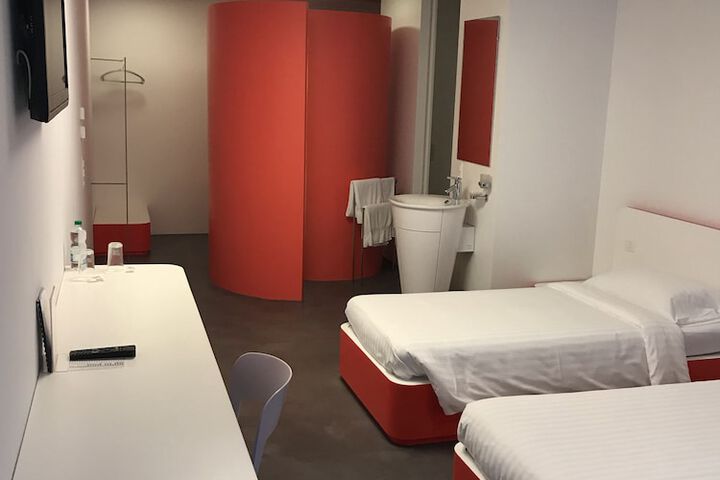 Room 6 of 44