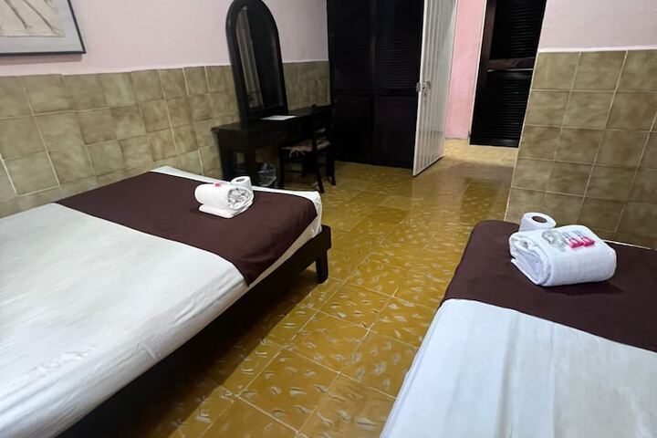 Room 21 of 38