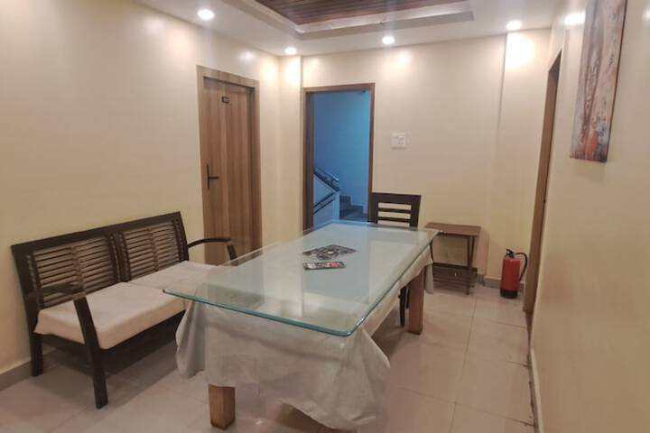 Room 27 of 46