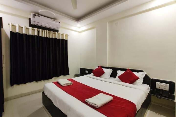 Room 6 of 18