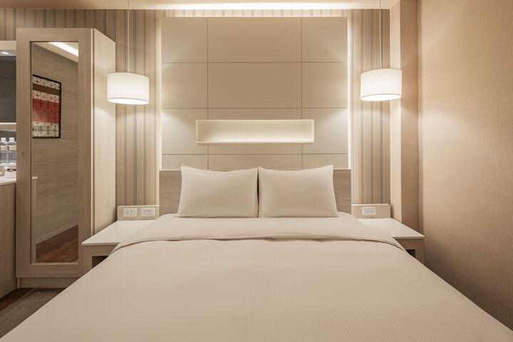 Room 19 of 38