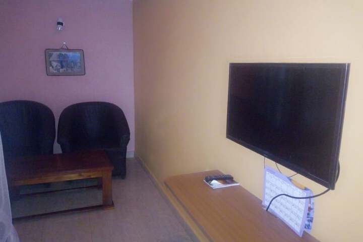 Room 8 of 19
