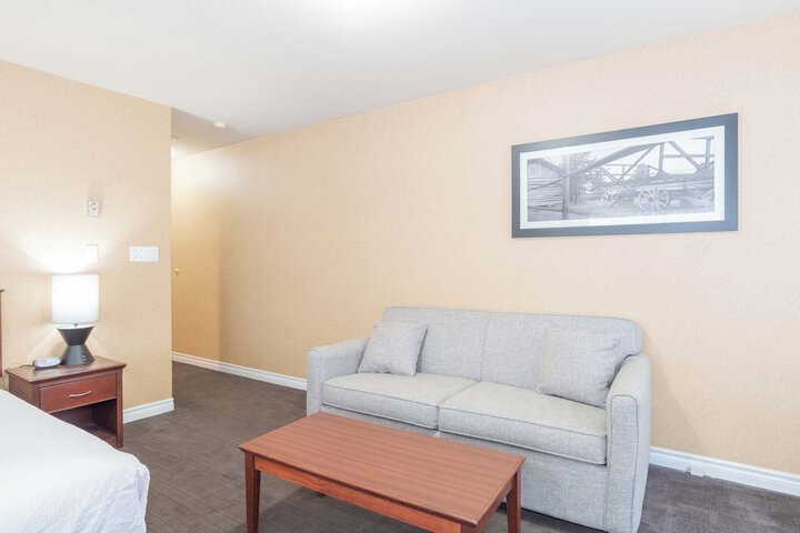 Room 11 of 34