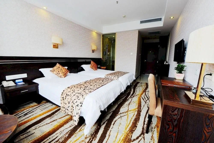 Room 2 of 10