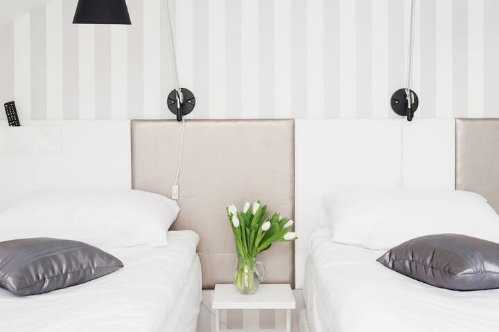 Room 25 of 49