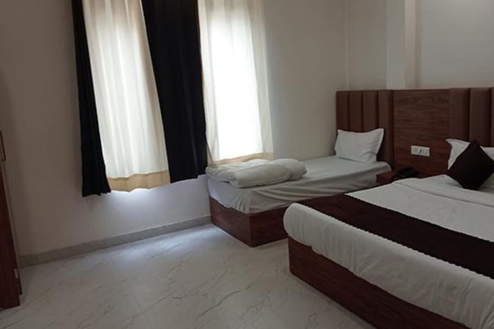 Room 6 of 18
