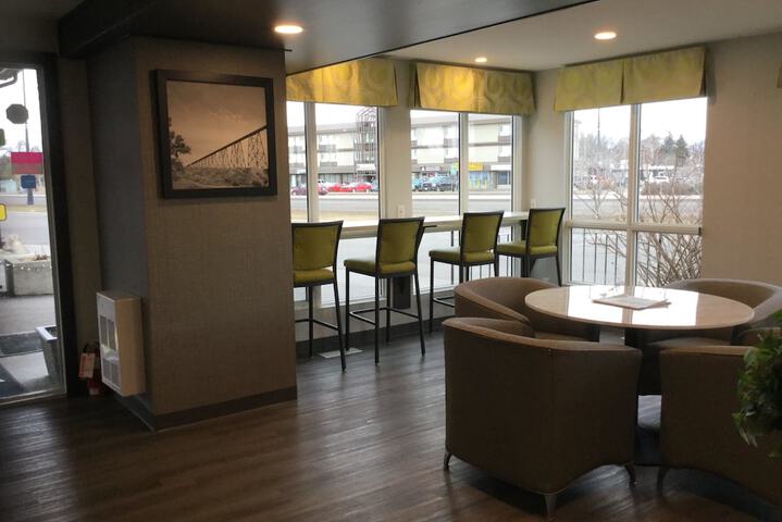 Breakfast/Coffee Service 82 of 96