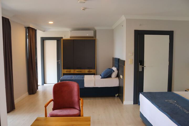 Room 14 of 90