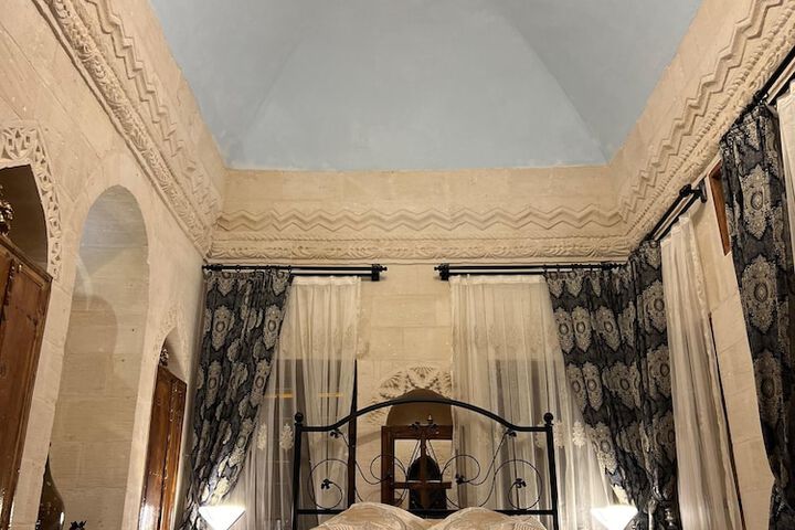 Room 7 of 28