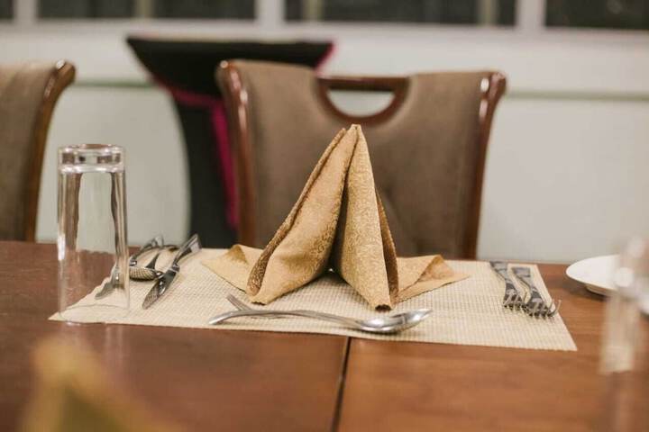 Dining 33 of 51