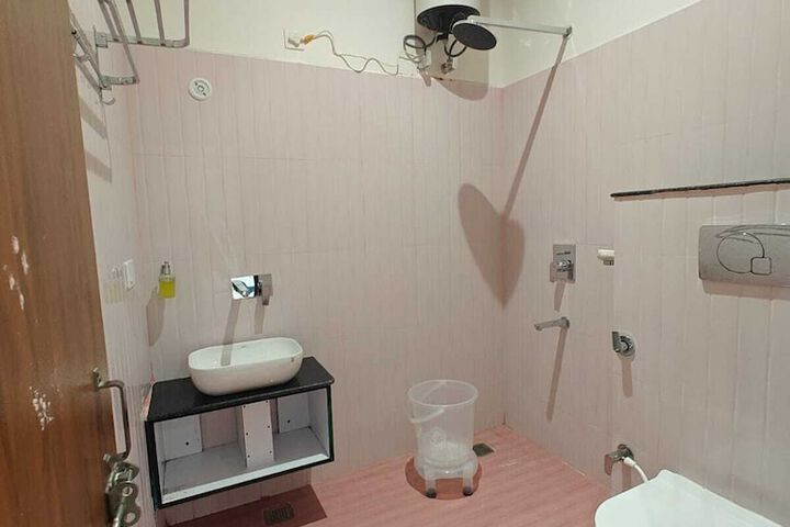 Room 34 of 39