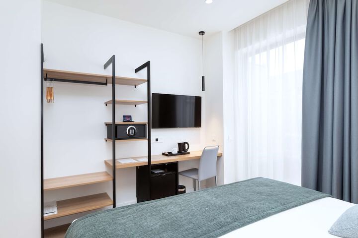 Room 11 of 52