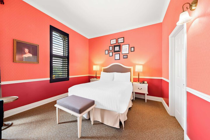 1 Queen Bed (13 of 16)