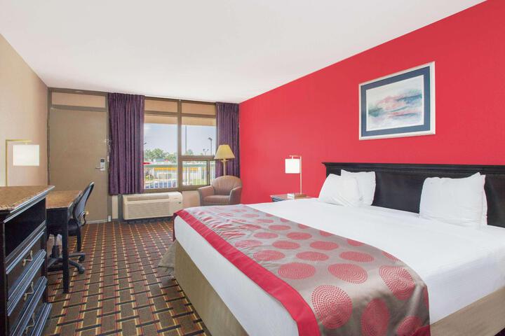 1 King Bed (9 of 10)