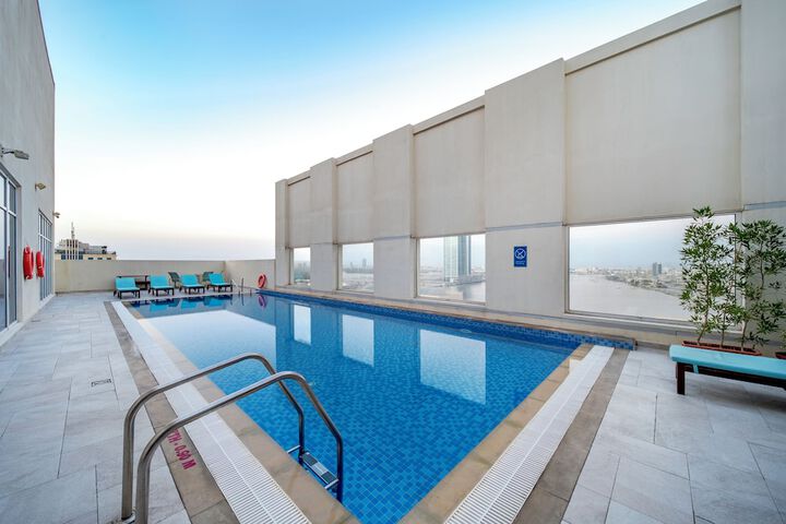 Pool 23 of 25