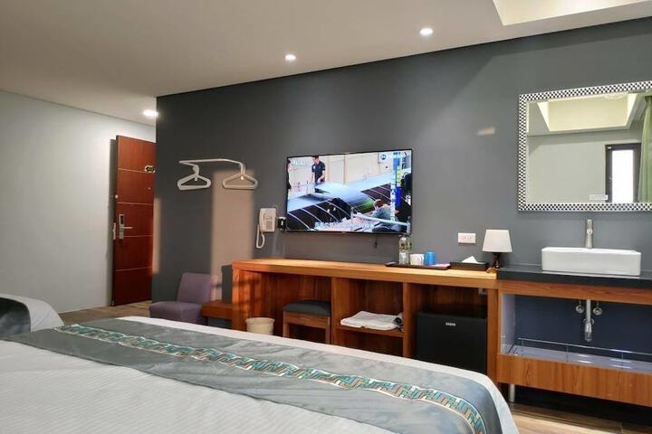 Room 11 of 62