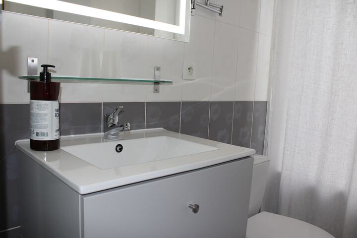 Room 16 of 32