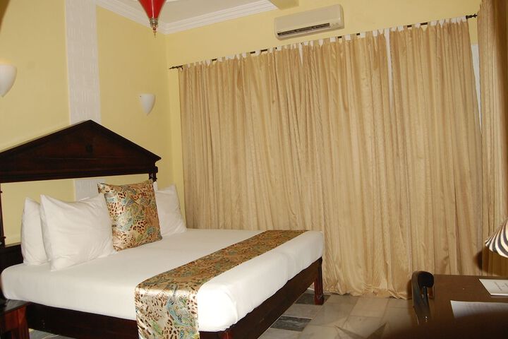Room 5 of 33