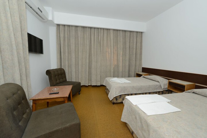 Room 7 of 32
