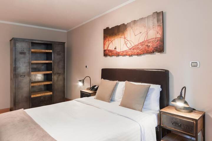 Room 8 of 45