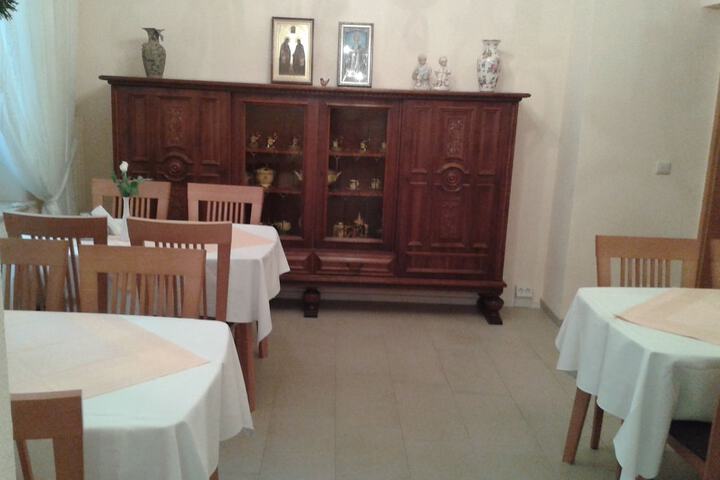 Dining 34 of 46