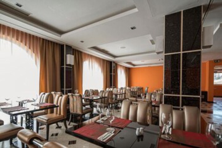 Dining 21 of 26