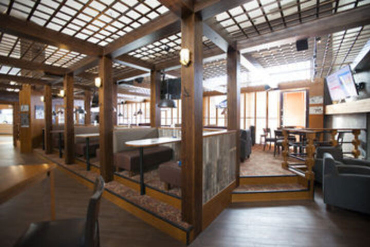 Lounge 58 of 60