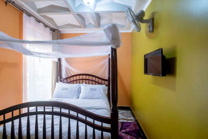 Room 2 of 17