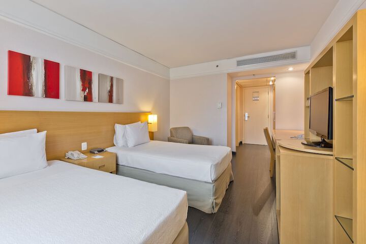 Room 5 of 128