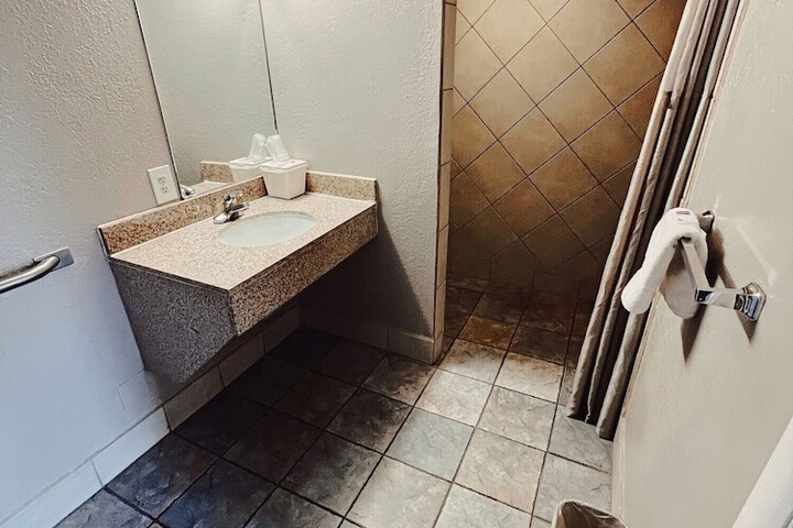 Room 9 of 25