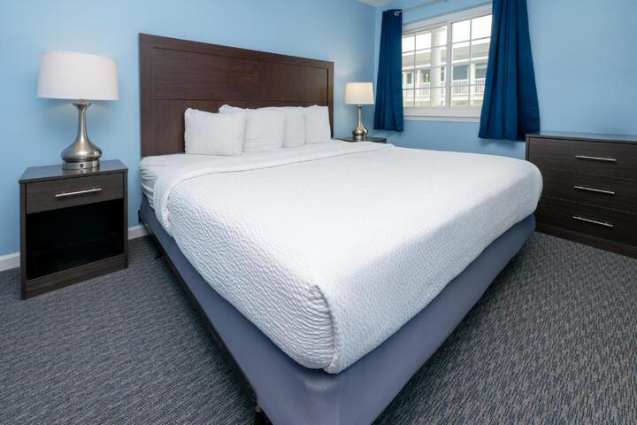 Standard King Bed Exterior Entrance (21 of 29)