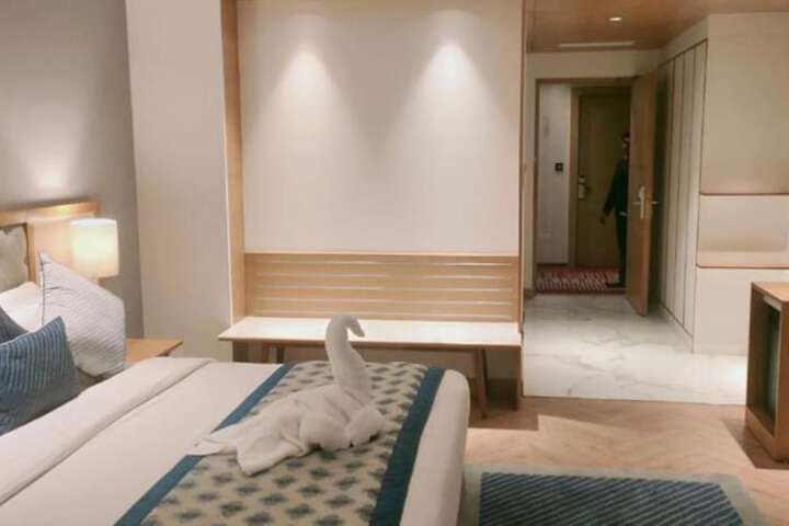 Room 18 of 37
