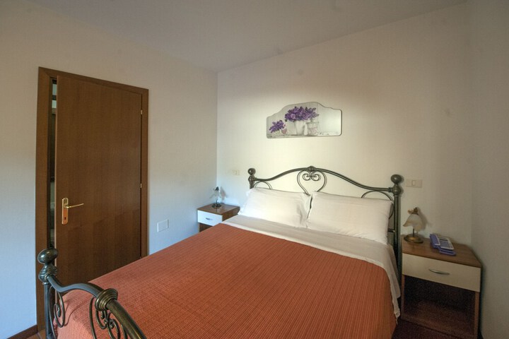 Room 9 of 33